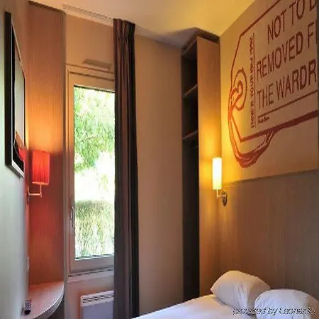 Brit Essentiel Hotel 2*